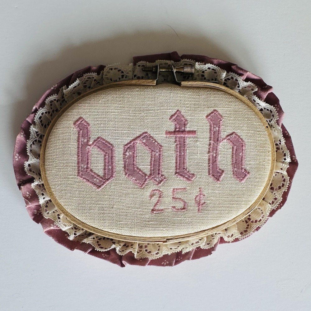 Vintage‎ Embroidered Bath with Ruffled Hoop Handmade Quilted Small Pink Country